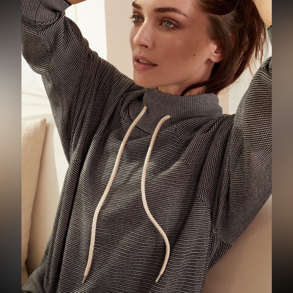 Varley Black and White Sweatshirt